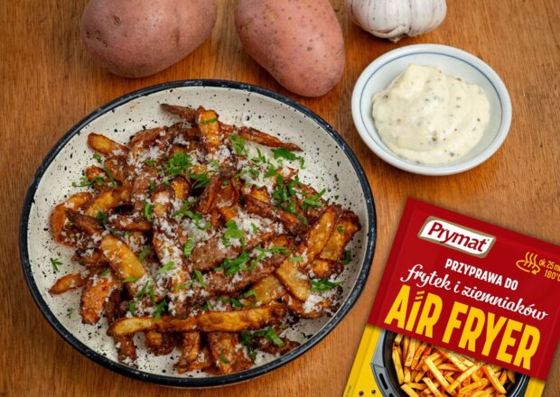 Fotografia przedstawiająca Domowe chipsy z obierków ziemniaków z air fryer