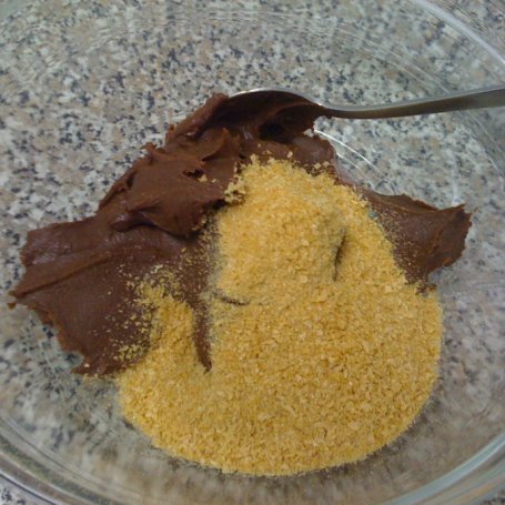 Krok 3 - domowe chrupiące czekoladki z ganache w mlecznej czekoladzie foto