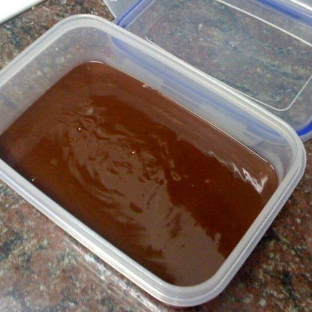 Krok 2 - domowe chrupiące czekoladki z ganache w mlecznej czekoladzie foto