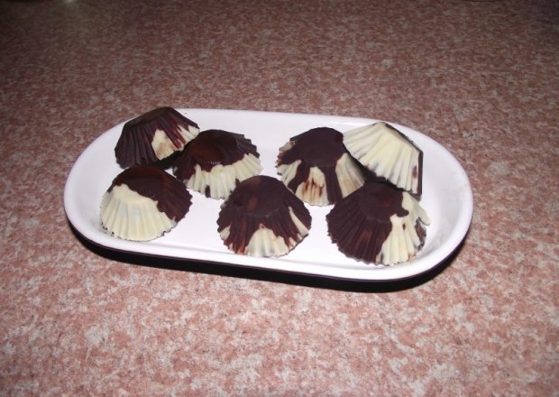 Fotografia przedstawiająca Domowe czekoladki z galaretką