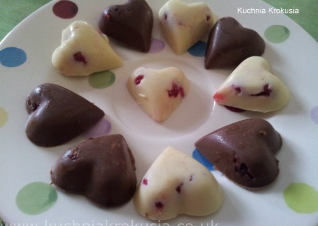 Fotografia przedstawiająca Domowe czekoladki z malinami