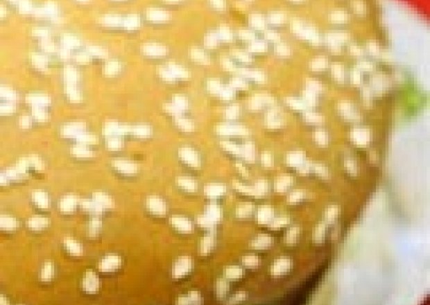 Fotografia przedstawiająca domowe drobiowe dietetyczne hamburgery