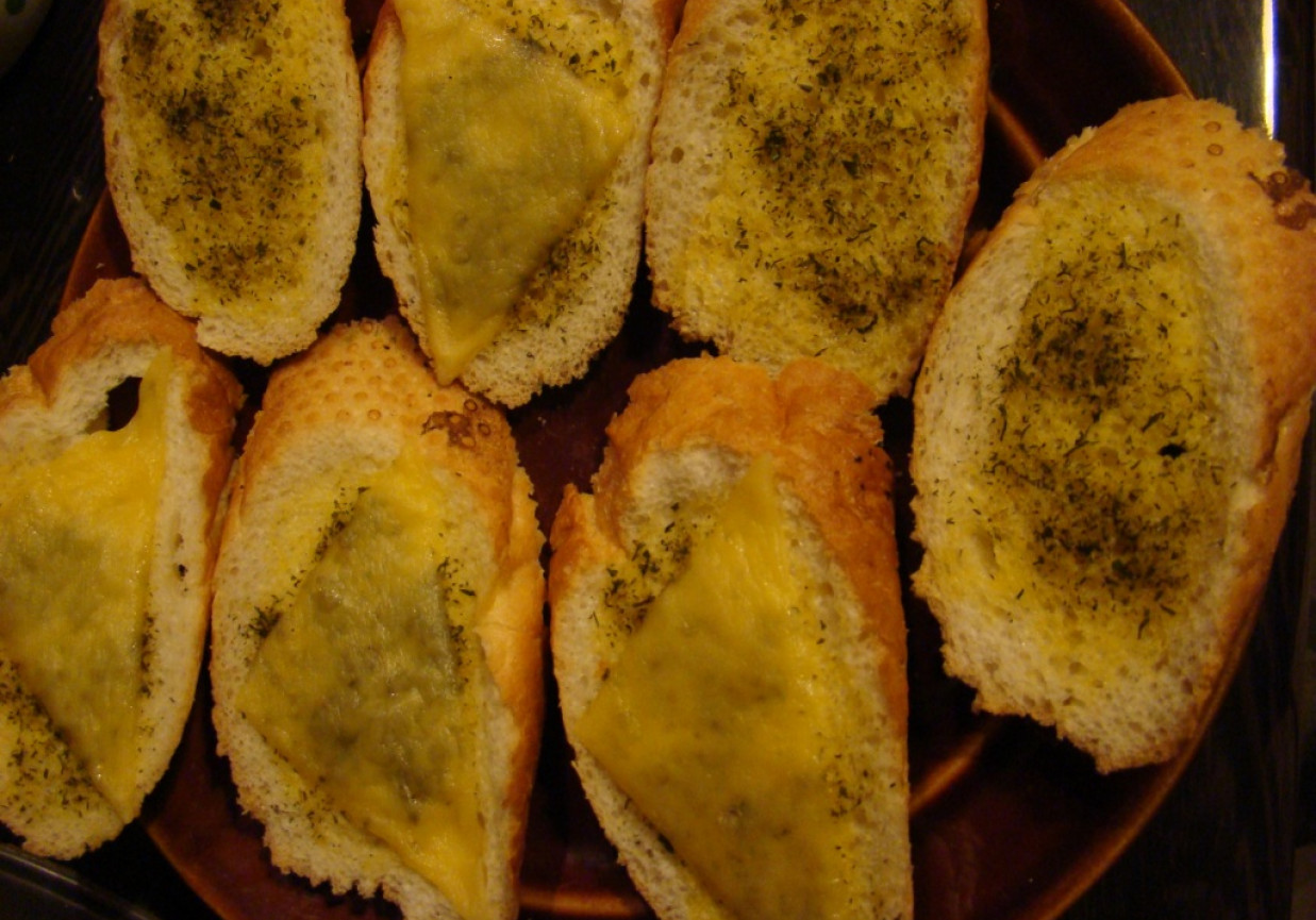 Domowe grzanki z masłem czosnkowym foto