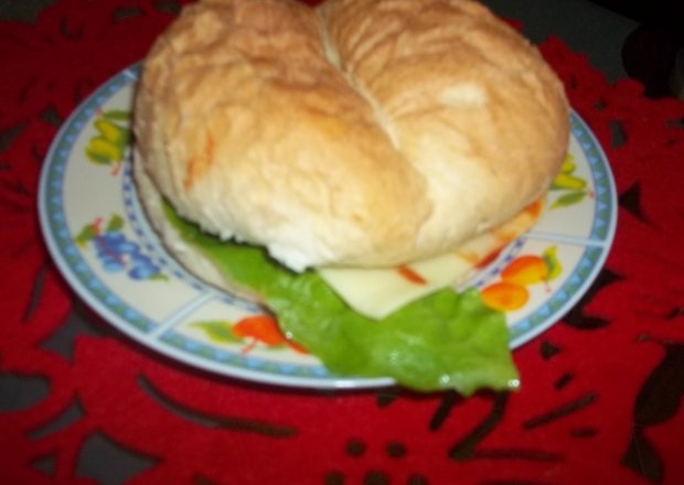 Fotografia przedstawiająca Domowe hamburgery drobiowe