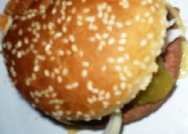 Fotografia przedstawiająca domowe hamburgery Michała