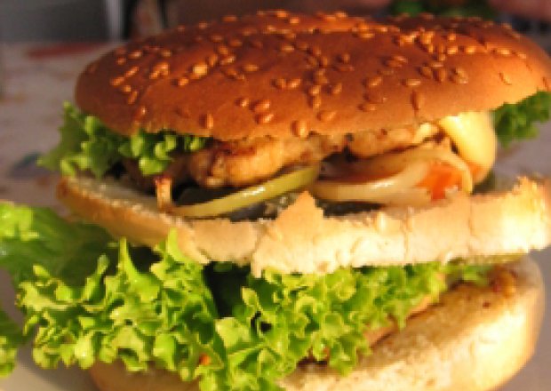 Fotografia przedstawiająca Domowe hamburgery mięsne