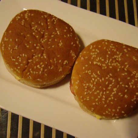 Krok 6 - Domowe hamburgery z chipsami z wędliny foto
