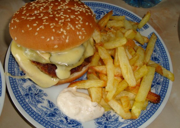 Fotografia przedstawiająca Domowe Hamburgery