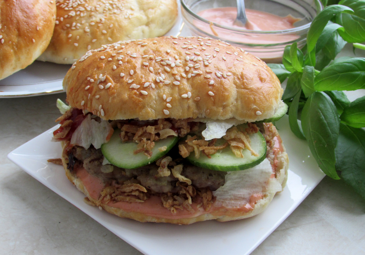 Domowe hamburgery foto