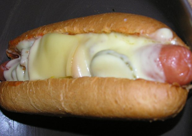 Fotografia przedstawiająca Domowe hot-dogi Adama