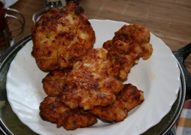 Fotografia przedstawiająca Domowe kotlety z piersi kurczaka