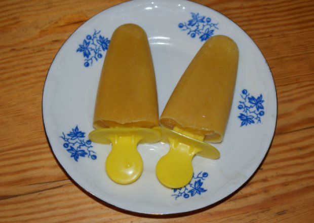 Fotografia przedstawiająca Domowe lody z mango