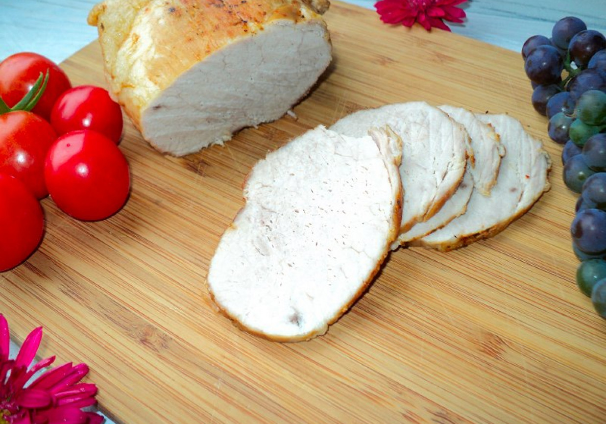 Domowe mięsko do chleba w papryce wędzonej i majeranku foto