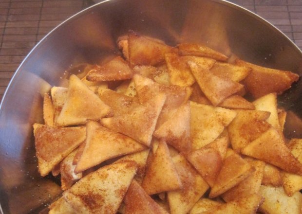 Fotografia przedstawiająca Domowe nachos z mąki kukurydzianej