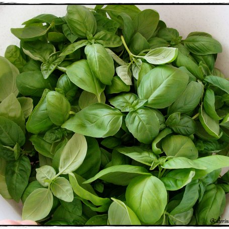 Krok 1 - DOMOWE PESTO Z BAZYLII foto