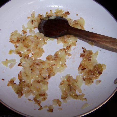 Krok 2 - Domowe pieczywo nr 17, czyli chleb cebulowy z kminkiem. foto