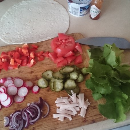 Krok 1 - domowe rollo czyli tortilla z warzywami foto