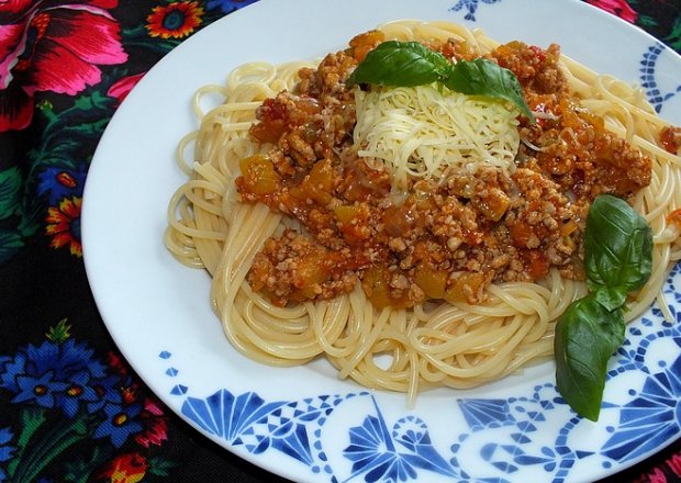 Fotografia przedstawiająca Domowe spaghetti w wersji z cukinią