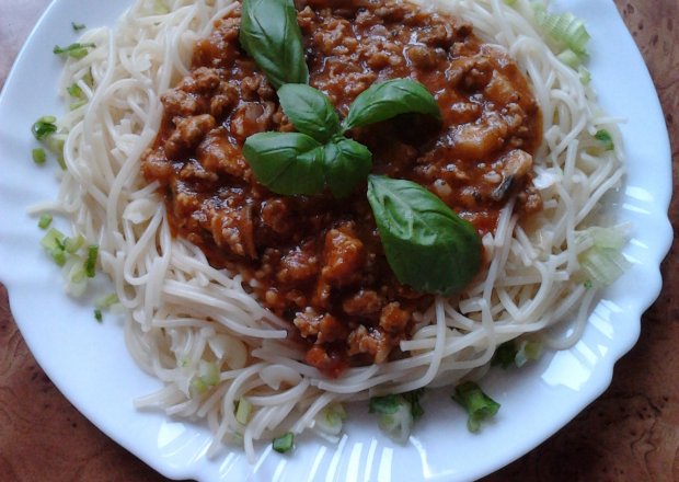 Fotografia przedstawiająca Domowe spaghetti
