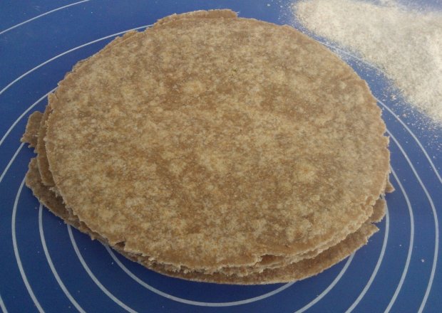 Fotografia przedstawiająca Domowe tortille z mąki razowej