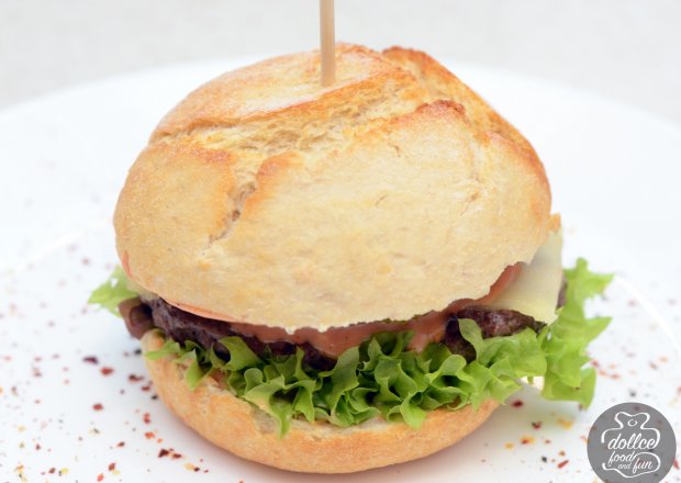 Fotografia przedstawiająca Domowy burger