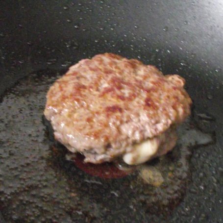 Krok 2 - Domowy cheeseburger foto