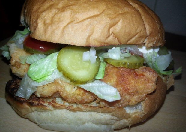 Fotografia przedstawiająca Domowy Chickenburger