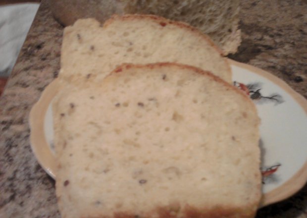 Fotografia przedstawiająca Domowy chleb pszenny na zakwasie