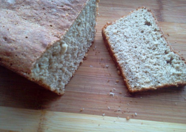 Fotografia przedstawiająca Domowy chleb z mąki 3 zboża