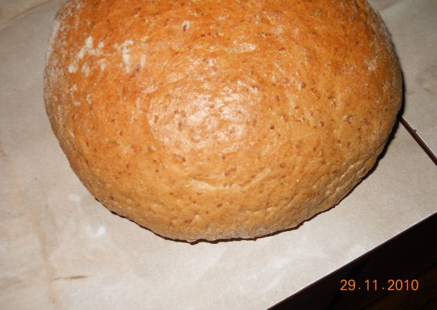 Fotografia przedstawiająca domowy chleb