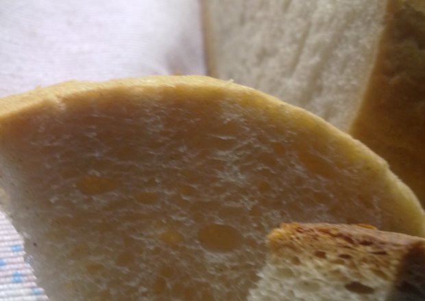Fotografia przedstawiająca domowy chlebek pszenny
