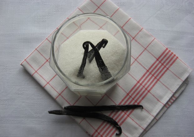 Fotografia przedstawiająca Domowy cukier waniliowy