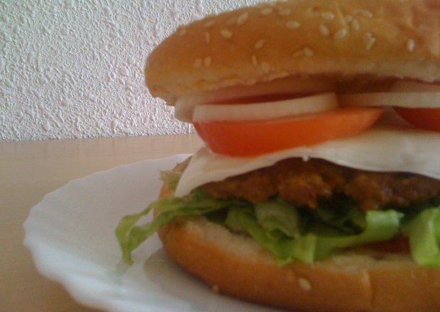 Fotografia przedstawiająca Domowy hamburger (kotlet)