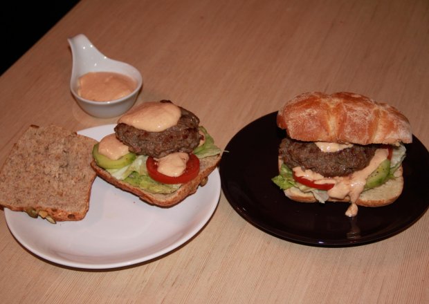 Fotografia przedstawiająca Domowy Hamburger