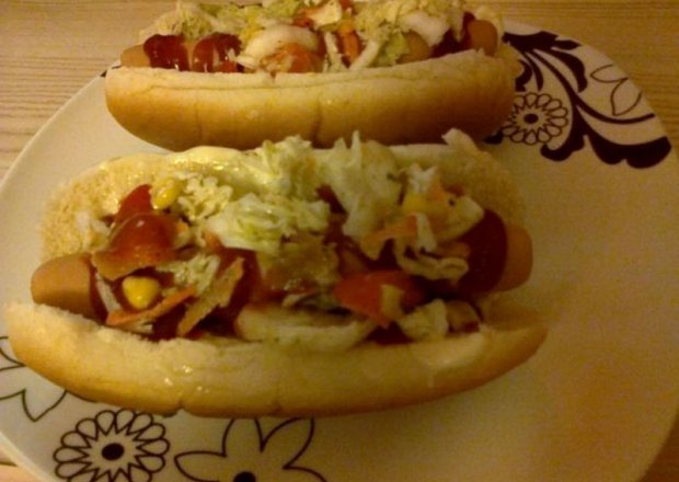 Fotografia przedstawiająca domowy hot-dog