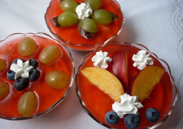 Fotografia przedstawiająca Domowy kisiel i budyń z owocami