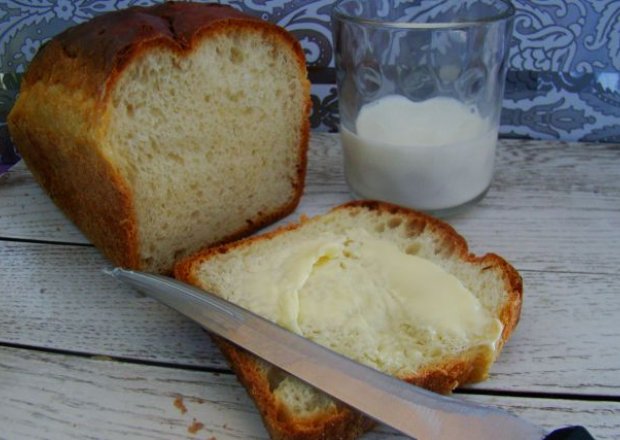Fotografia przedstawiająca Domowy mleczny chlebek