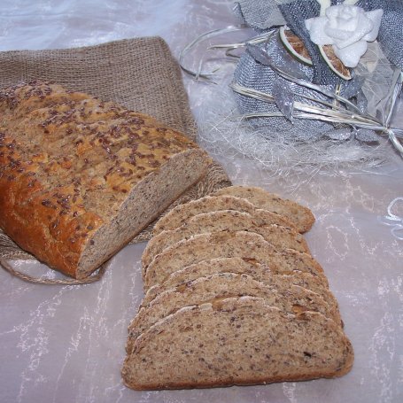 Krok 6 - Domowy na kefirze, czyli chlebek z siemieniem lnianym foto