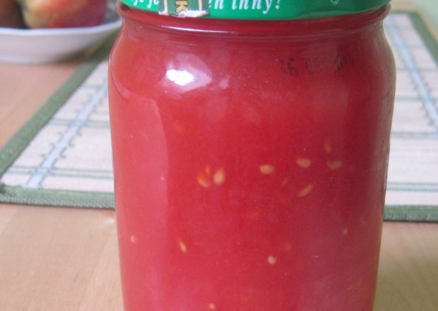 Fotografia przedstawiająca Domowy przecier pomidorowy na włoski smak