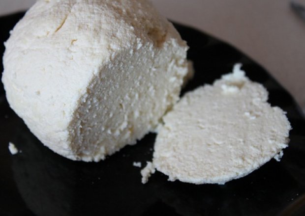 Fotografia przedstawiająca Domowy ser biały