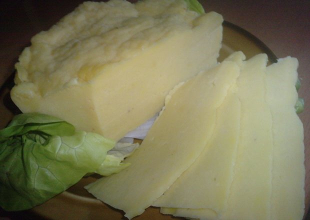 Fotografia przedstawiająca Domowy ser żółty