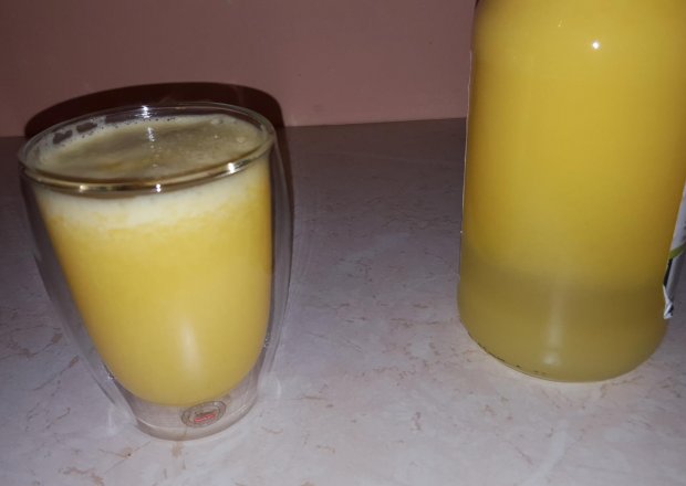 Fotografia przedstawiająca Domowy sok pomarańczowy