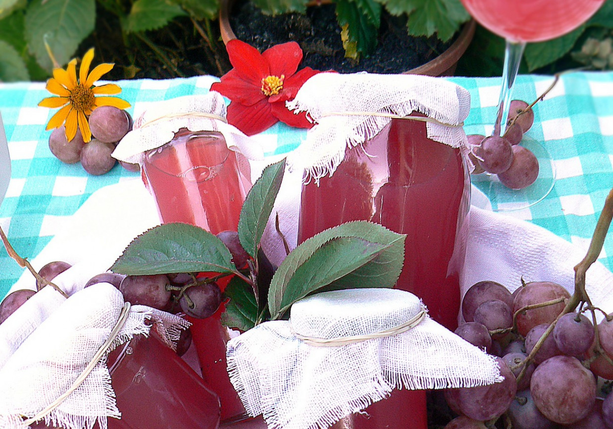 Domowy sok winogronowy foto