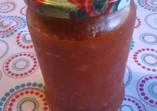 Fotografia przedstawiająca Domowy sos pomidorowy na zimę