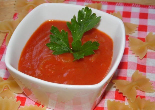 Fotografia przedstawiająca Domowy sos pomidorowy