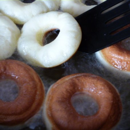 Krok 5 - Donaty z lukrem i kolorową posypką foto