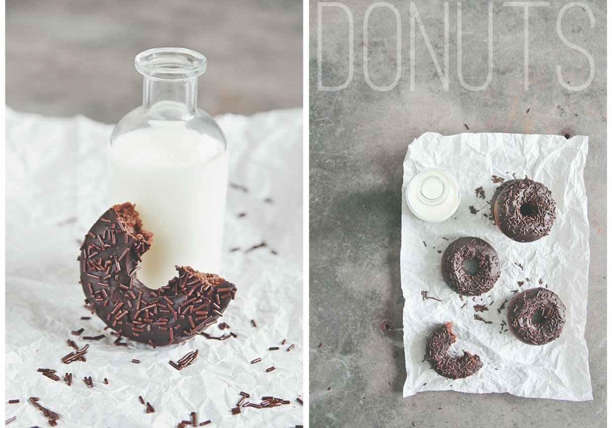 Donuty z czekoladą - pieczone foto
