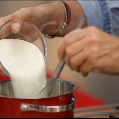 Krok 2 - Doradca Smaku IV: Pudding z kaszy manny ze smażoną chałką i truskawkami, odc. 12 foto