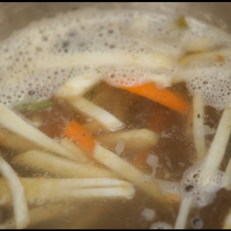 Krok 2 - Doradca Smaku IV: Zupa z żołądków drobiowych z warzywami, odc. 5 foto