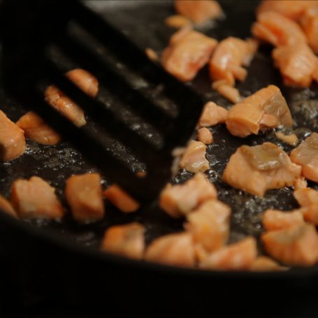 Krok 4 - Doradca Smaku odc. 1: Ravioli z łososiem i szpinakiem foto